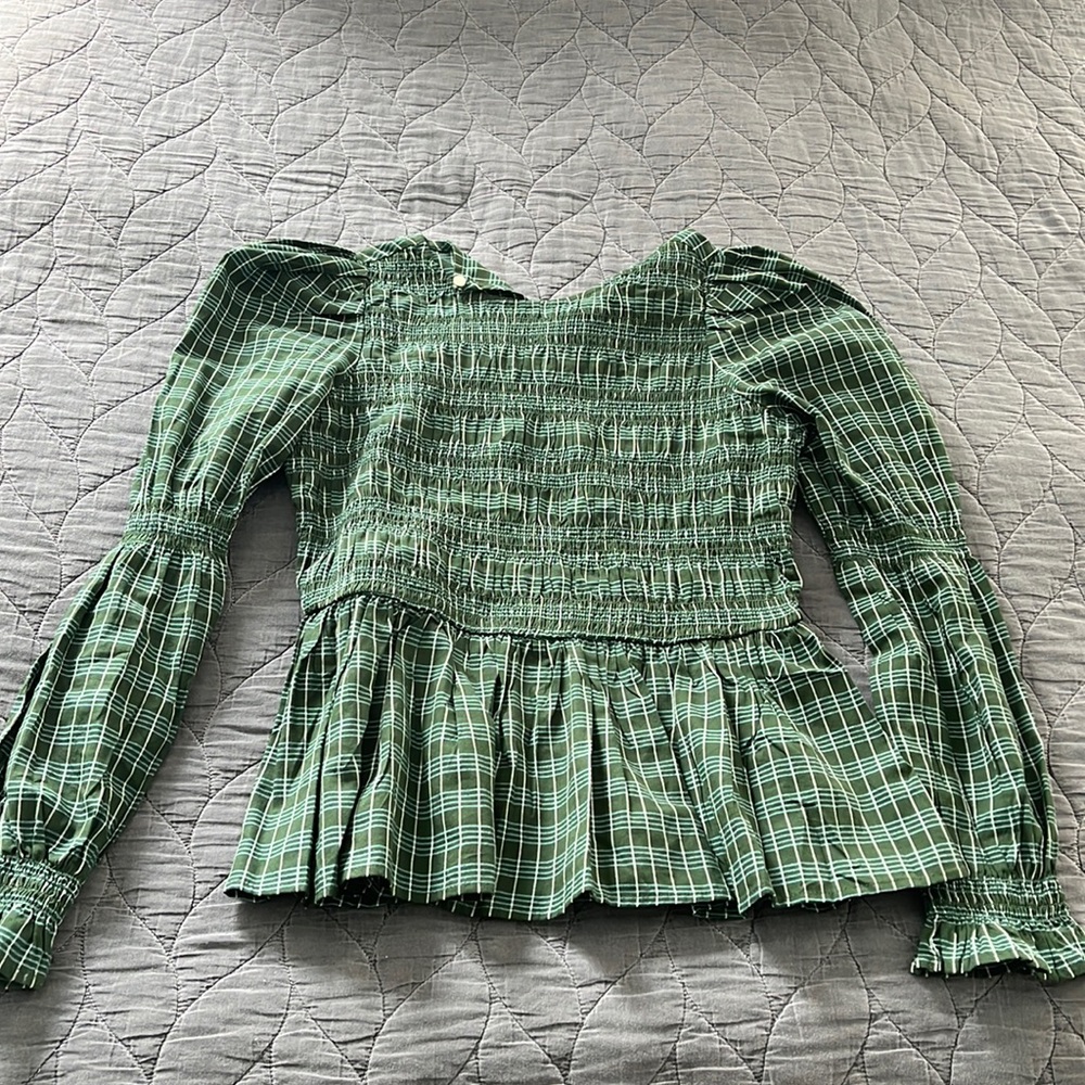 Universal thread paid top